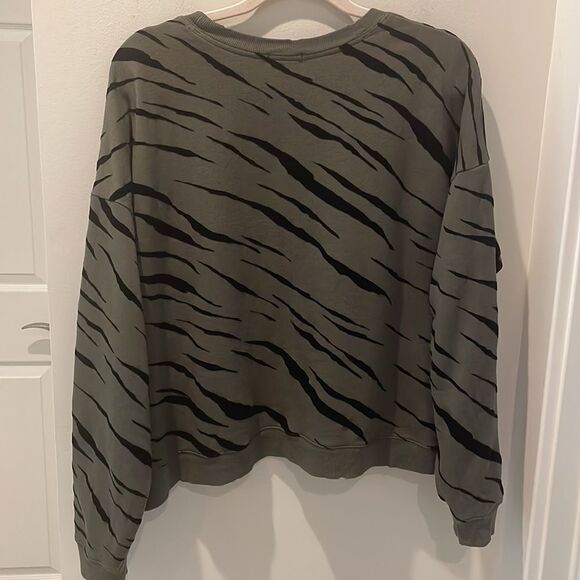 Rails Marlo Olive Flocked Tiger Sweatshirt size Large - Picture 4 of 9
